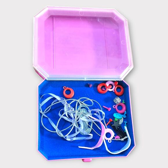 Vintage Barbie Jewelry box with accessories - Picture 5 of 6